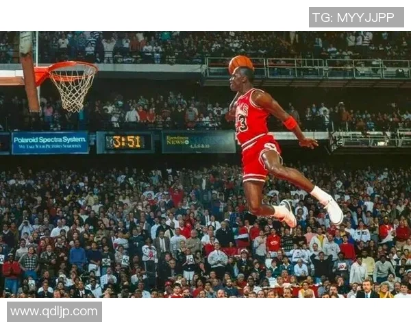 足球巨星与篮球传奇的巅峰对决谁将成为体育界的终极王者 足球巨星与篮球传奇的巅峰对决谁将成为体育界的终极王者