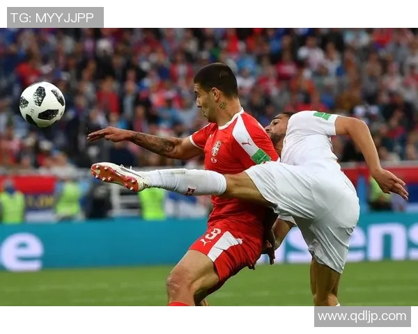 天涯足球明星的生活揭秘：从绿茵场到私人生活的多彩瞬间与挑战