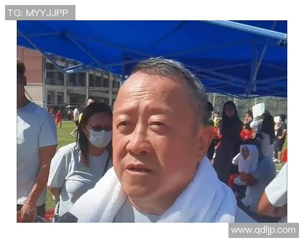 曾志伟与足球明星的精彩邂逅视频引发热议,感受他们的友谊与激情 曾志伟与足球明星的精彩邂逅视频引发热议,感受他们的友谊与激情