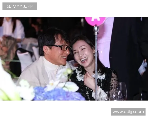 足球明星与成龙相遇瞬间的真实反应与精彩互动揭秘 足球明星与成龙相遇瞬间的真实反应与精彩互动揭秘